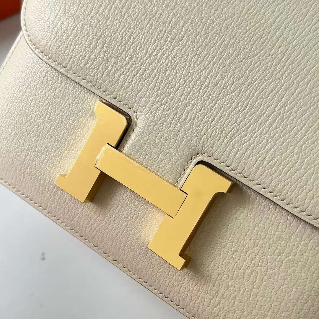 Hermès（爱马仕）Constance 空姐包 镜子款 Chever 山羊皮 i2 奶油白 金扣 18cm 全手工蜡线缝 Ghw