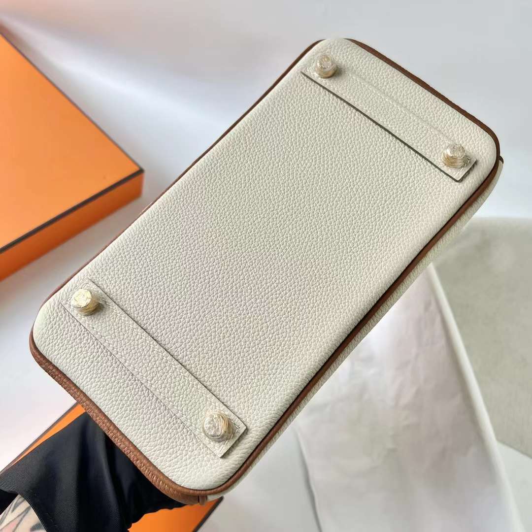 Hermès（爱马仕）Birkin 铂金包 Togo皮 顶级小牛皮 Ck10 奶昔白 拼 Ck37 金棕色 金扣 25cm 全手工蜡线缝 Ghw
