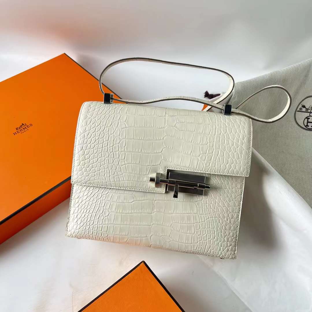 Hermès（爱马仕）Verrou 机枪包 雾面美洲鳄鱼皮 8L 奶油白 银扣 21cm 全手工蜡线缝 Phw