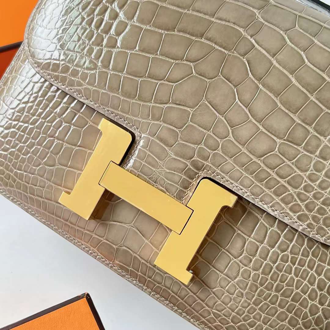 Hermès（爱马仕）Constance 空姐包 亮面美洲鳄鱼皮 Shiny Alligator Crocodile Ck81 斑鸠灰 金扣 24cm 全手工蜡线缝 Ghw