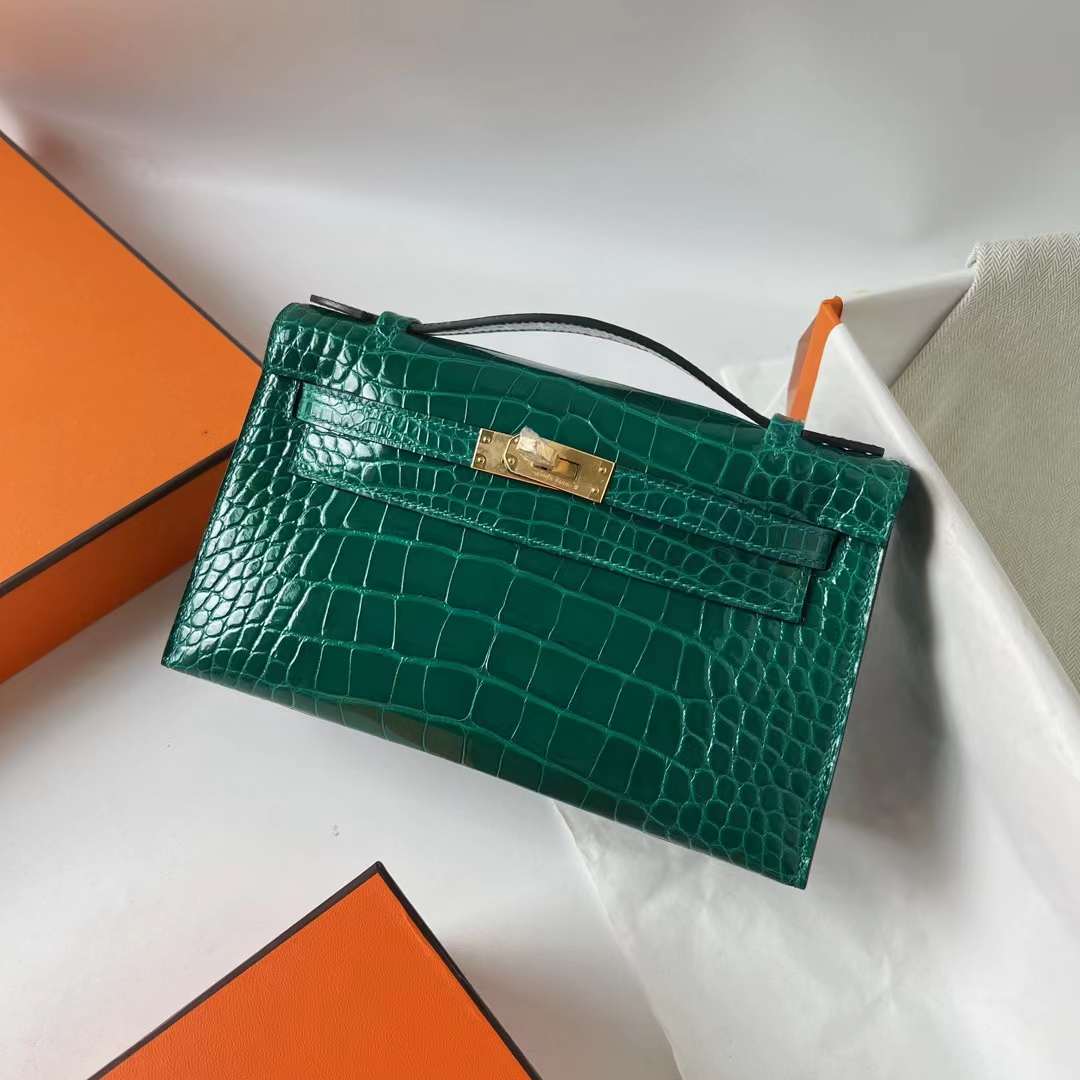Hermès（爱马仕）Mini Kelly Pochette 亮面美洲鳄鱼皮 6Q 翡翠绿 金扣 22cm 全手工蜡线缝 Ghw
