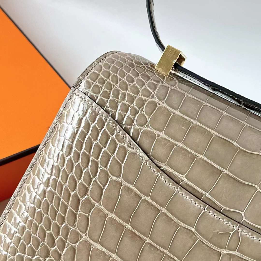 Hermès（爱马仕）Constance 空姐包 亮面美洲鳄鱼皮 Shiny Alligator Crocodile Ck81 斑鸠灰 金扣 24cm 全手工蜡线缝 Ghw