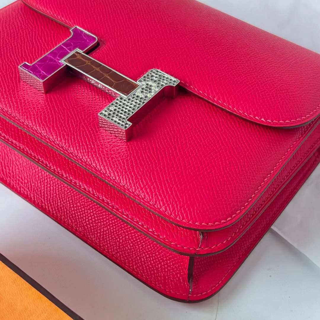 Hermès（爱马仕）Constance 空姐包 Epsom i6 极致粉 蜥蜴鳄鱼扣 19cm 全手工蜡线缝 Phw