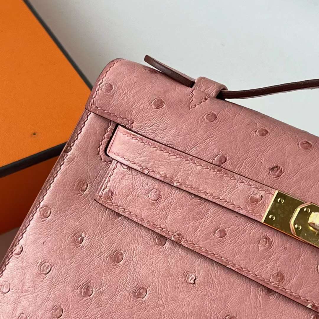 Hermès（爱马仕）Mini Kelly Pochette Ostrich 进口鸵鸟皮 CC94 陶瓷粉 金扣 22cm 全手工蜡线缝 Ghw
