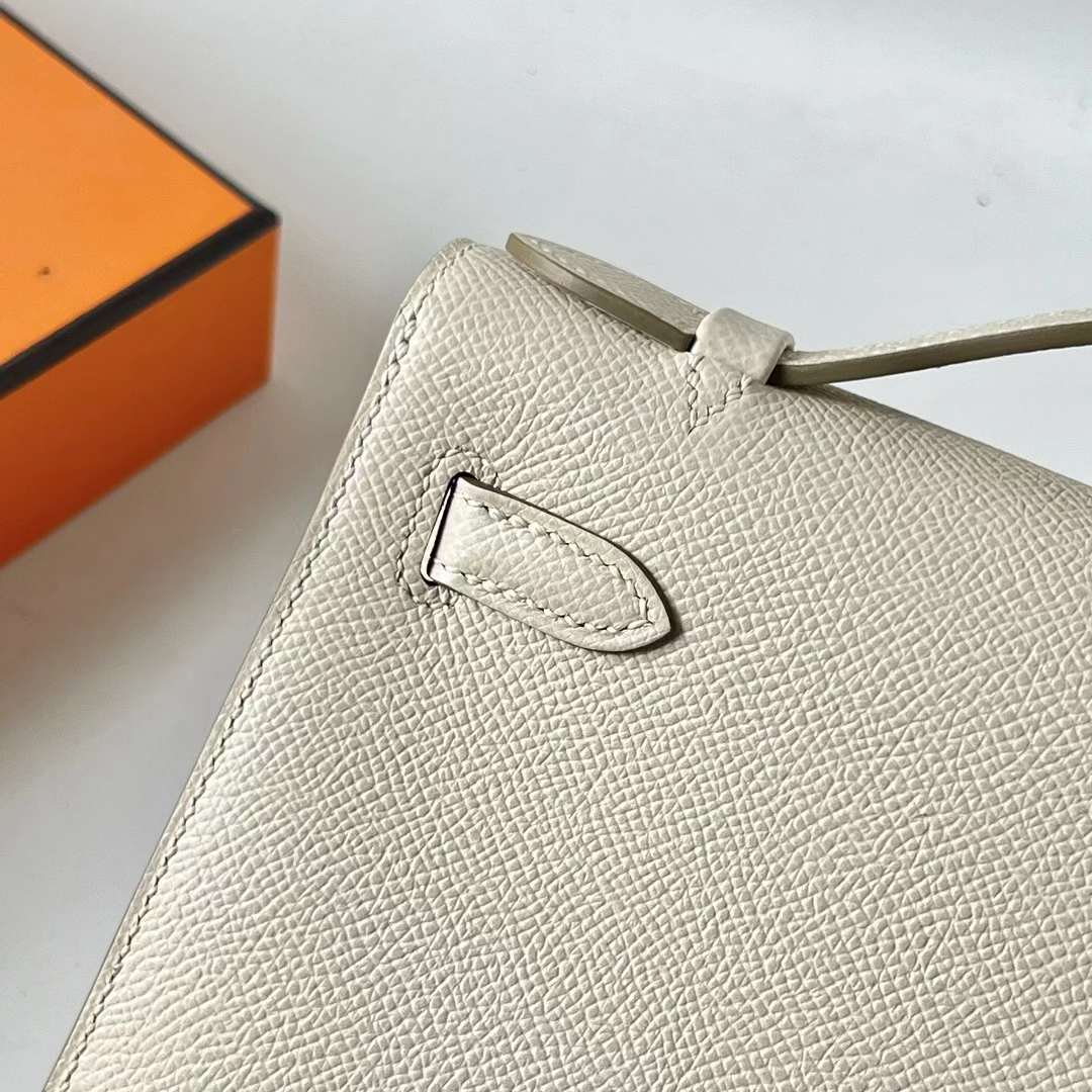 Hermès（爱马仕）Mini Kelly Pochette Epsom Ck10 奶昔白 金扣 22cm 全手工蜡线缝 Ghw