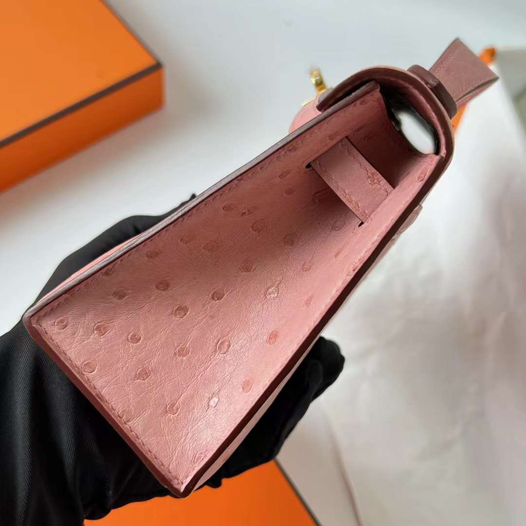 Hermès（爱马仕）Mini Kelly Pochette Ostrich 进口鸵鸟皮 CC94 陶瓷粉 金扣 22cm 全手工蜡线缝 Ghw