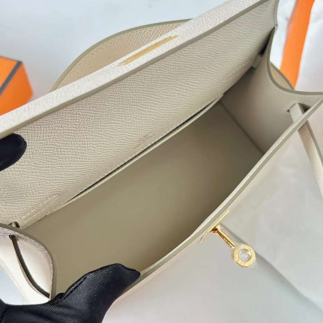 Hermès（爱马仕）Mini Kelly Pochette Epsom Ck10 奶昔白 金扣 22cm 全手工蜡线缝 Ghw