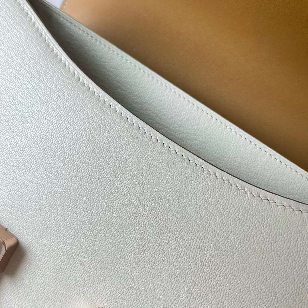 Hermès（爱马仕）Constance 空姐包 Chever 进口山羊皮 0T 蘑菇白 内拼 4B 饼干色 玫瑰金扣 24cm 全手工蜡线缝 RGhw