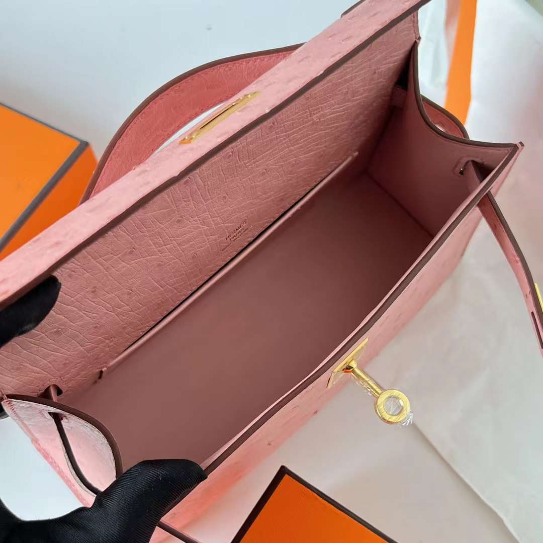 Hermès（爱马仕）Mini Kelly Pochette Ostrich 进口鸵鸟皮 CC94 陶瓷粉 金扣 22cm 全手工蜡线缝 Ghw