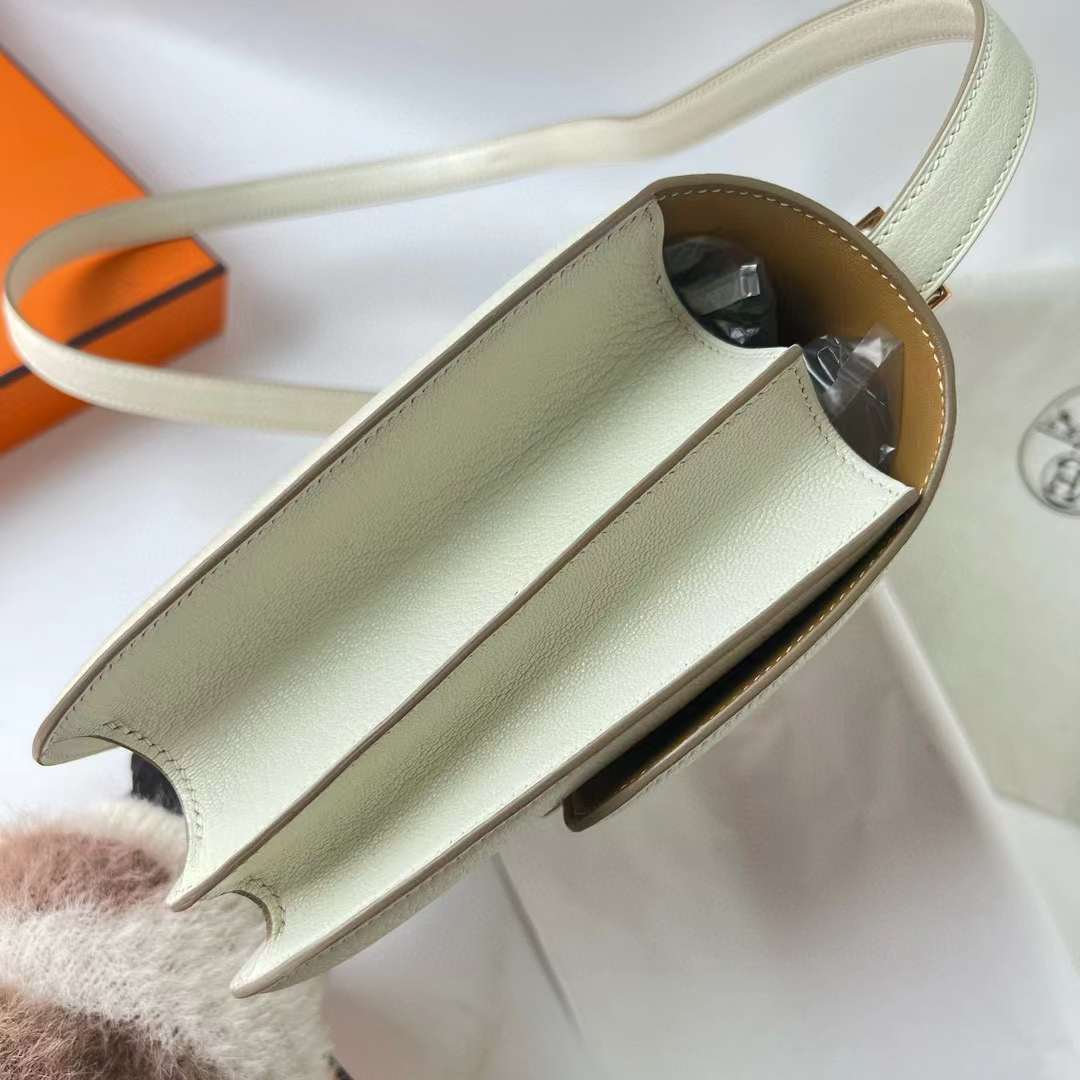 Hermès（爱马仕）Constance 空姐包 Chever 进口山羊皮 0T 蘑菇白 内拼 4B 饼干色 玫瑰金扣 24cm 全手工蜡线缝 RGhw