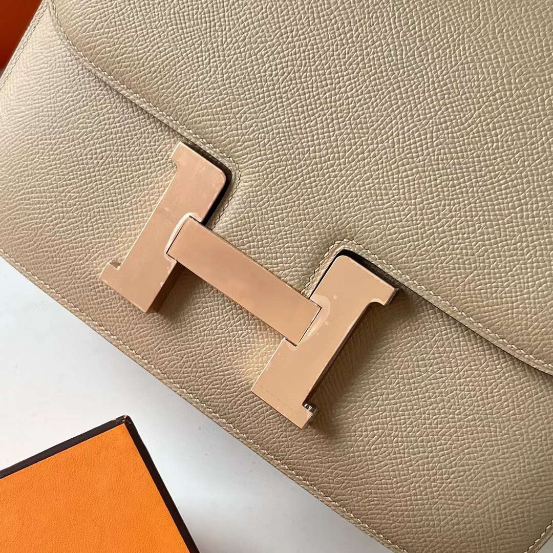 Hermès（爱马仕）Constance 空姐包 Epsom S3 风衣灰 内拼 杏色 玫瑰金扣 24cm 全手工蜡线缝 RGhw