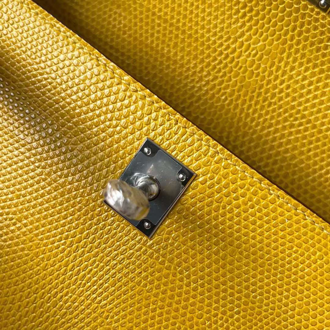 Hermès（爱马仕）Mini Kelly Pochette Lizard 进口蜥蜴皮 9R 柠檬黄 银扣 22cm 全手工蜡线缝 Phw