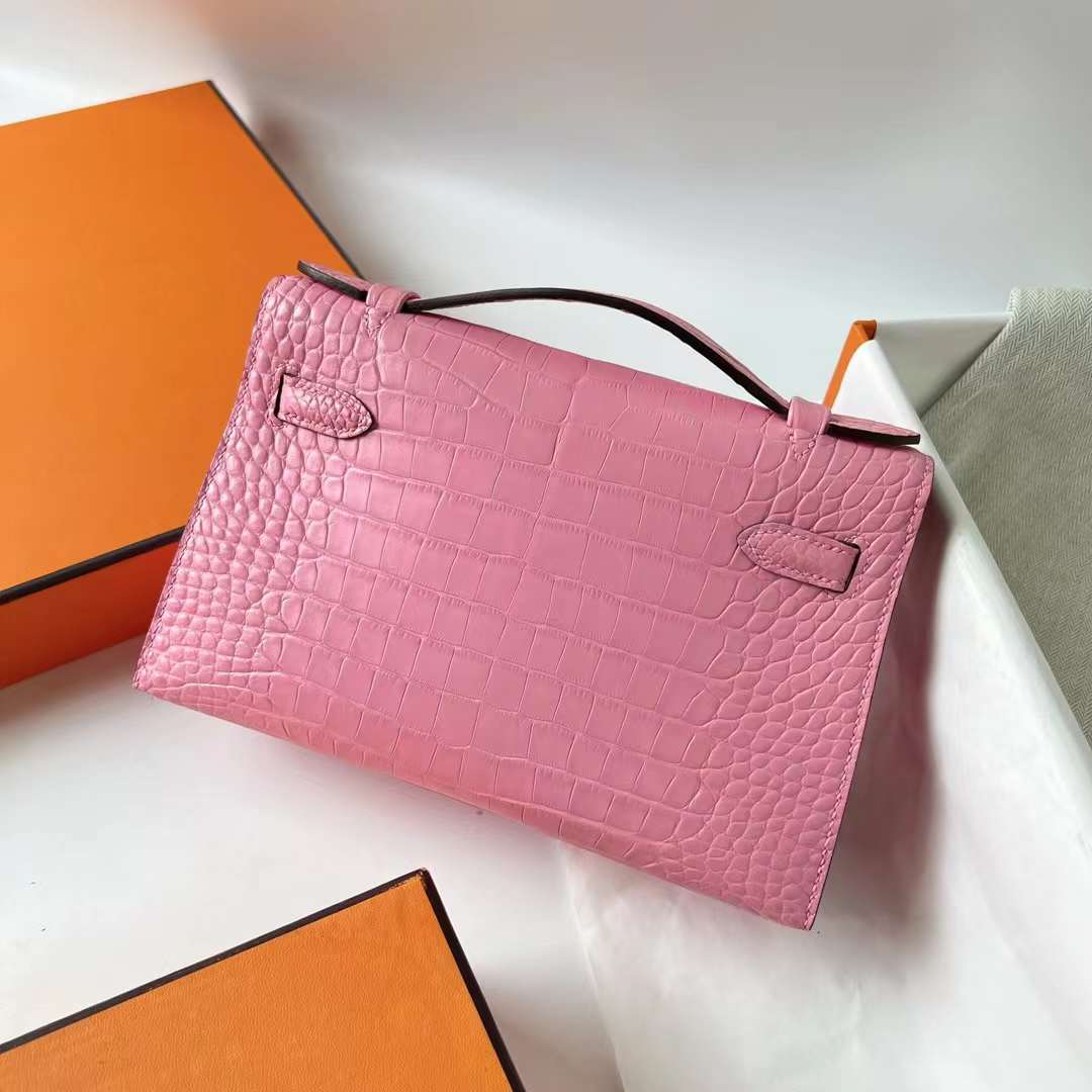 Hermès（爱马仕）Mini Kelly Pochette 雾面美洲鳄鱼皮 5P 樱花粉 银扣 22cm 全手工蜡线缝 Phw