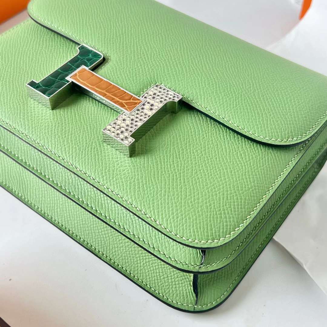 Hermès（爱马仕）Constance 空姐包 Epsom i3 牛油果绿 蜥蜴鳄鱼扣 19cm 全手工蜡线缝 Phw