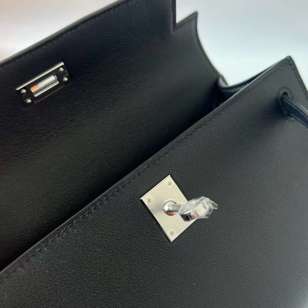 Hermès（爱马仕）Mini Kelly Pochette Swift Ck89 黑色 银扣 22cm 全手工蜡线缝 Phw