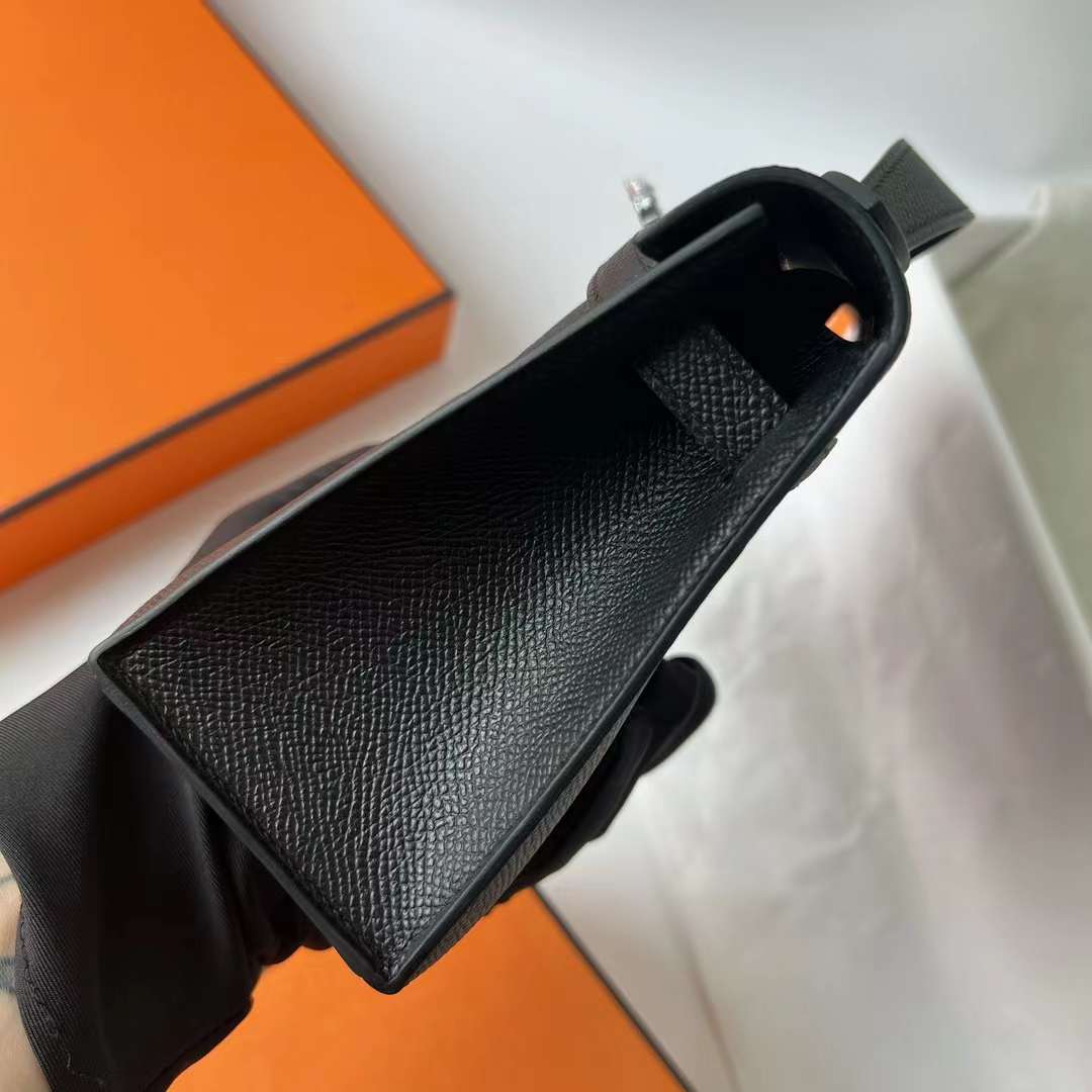 Hermès（爱马仕）Mini Kelly Pochette Epsom Ck89 黑色 银扣 22cm 全手工蜡线缝 Phw