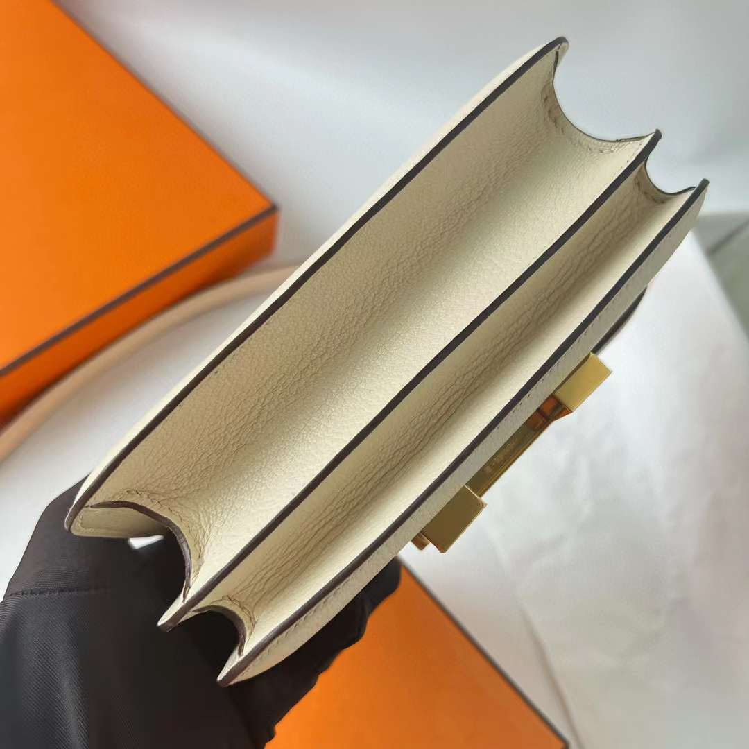 Hermès（爱马仕）Constance 空姐包 镜子款 Chever 山羊皮 i2 奶油白 金扣 18cm 全手工蜡线缝 Ghw