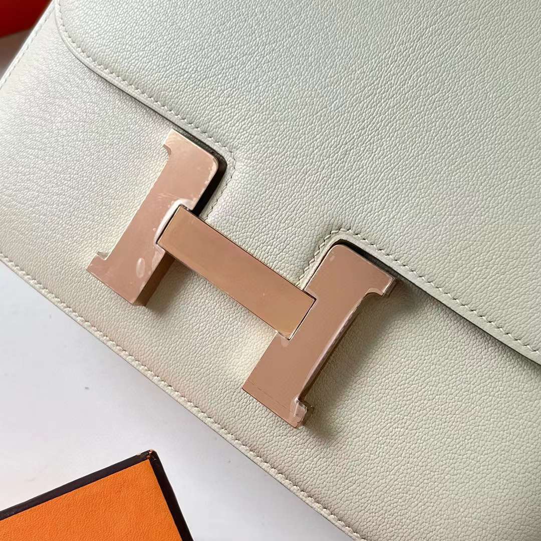 Hermès（爱马仕）Constance 空姐包 Chever 进口山羊皮 0T 蘑菇白 内拼 4B 饼干色 玫瑰金扣 24cm 全手工蜡线缝 RGhw