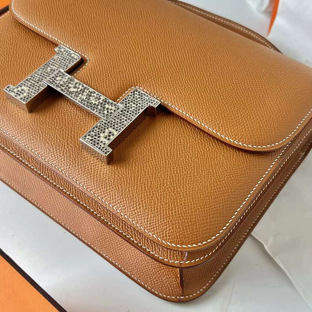 Hermès（爱马仕）Constance 空姐包 Epsom Ck37 金棕色 拼 自然色蜥蜴扣 银扣 24cm 全手工蜡线缝 Phw
