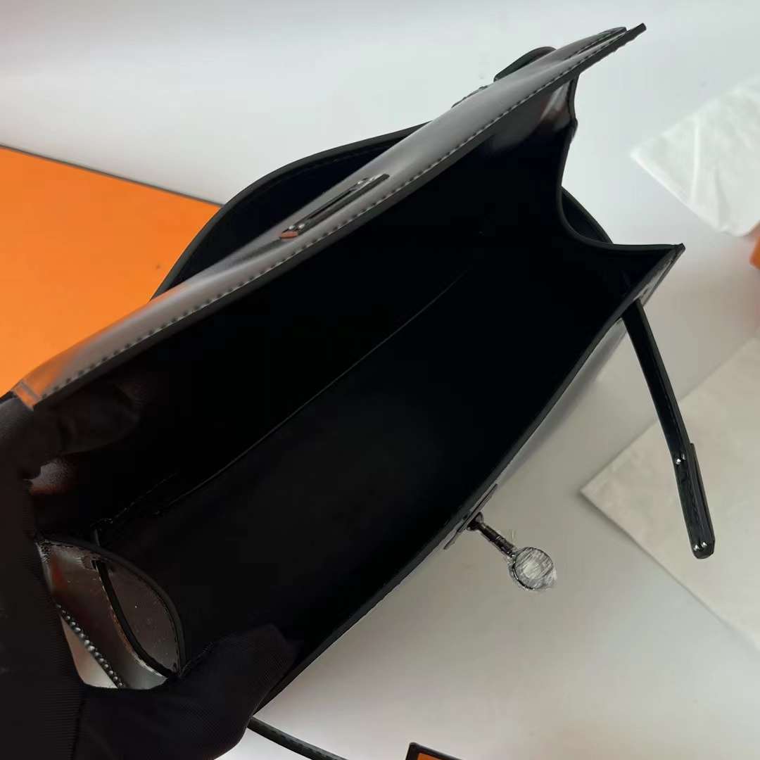 Hermès（爱马仕）Mini Kelly Pochette Boxcalf Ck89 黑色 22cm 全手工蜡线缝 黑扣
