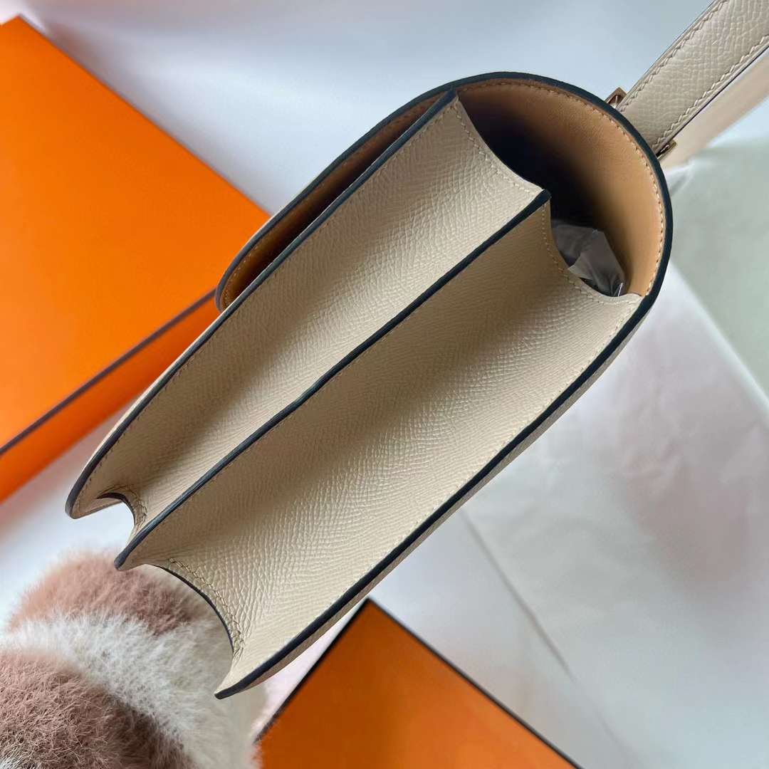 Hermès（爱马仕）Constance 空姐包 Epsom S3 风衣灰 内拼 杏色 玫瑰金扣 24cm 全手工蜡线缝 RGhw