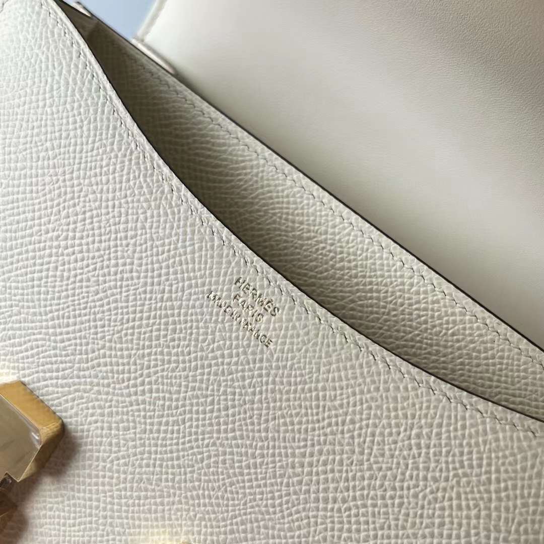 Hermès（爱马仕）Constance 空姐包 Epsom Ck10 奶昔白 Craie 金扣 19cm 全手工蜡线缝 Ghw