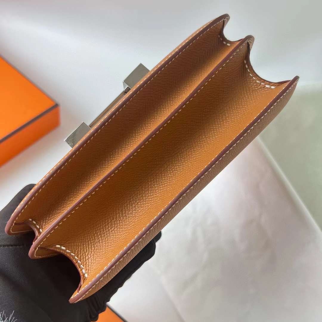 Hermès（爱马仕）Constance 空姐包 镜子款 Epsom Ck37 金棕色 银扣 18cm 全手工蜡线缝 Phw