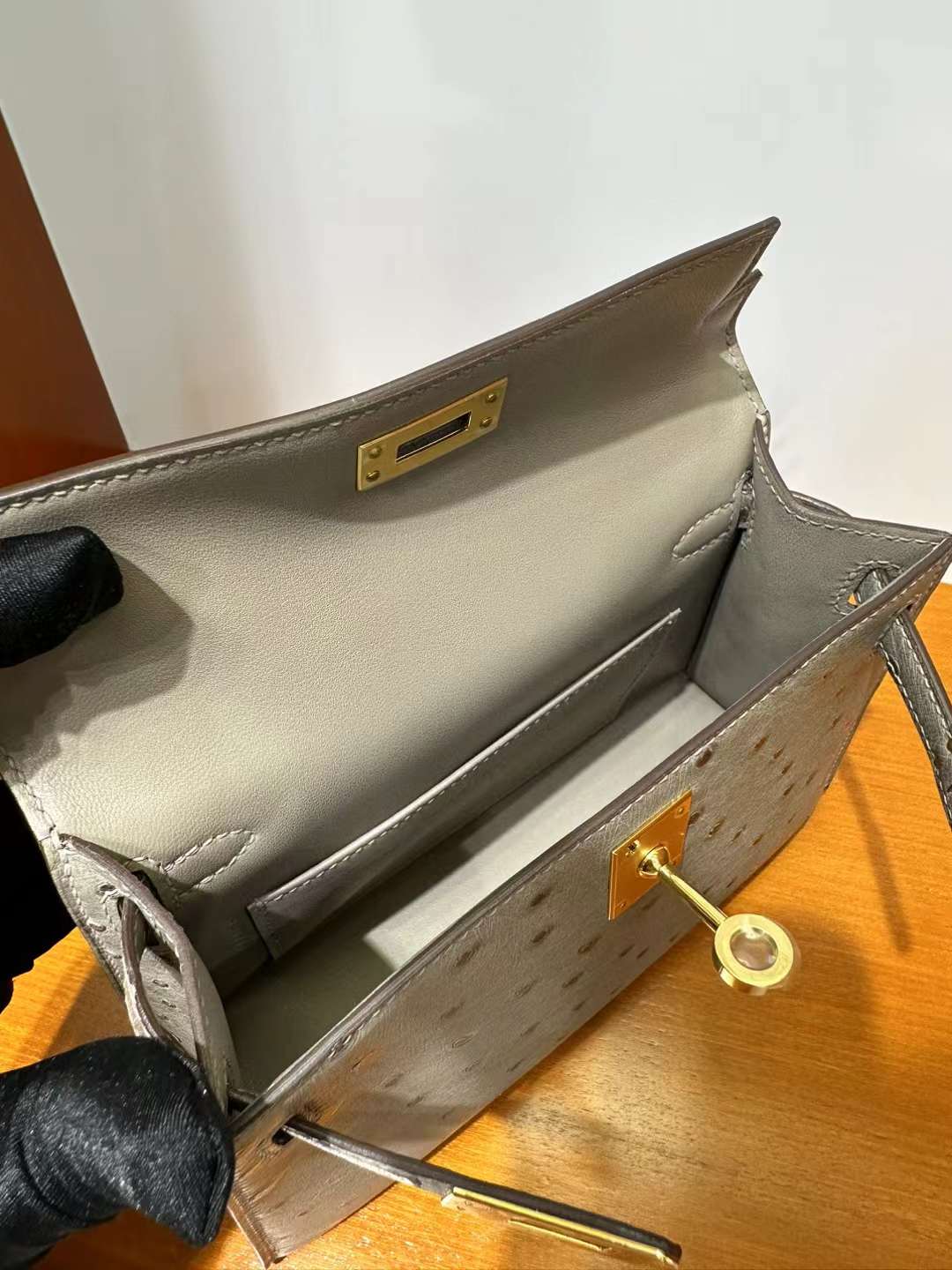 Hermès（爱马仕）Mini Kelly 迷你凯莉 Ostrich 进口kk鸵鸟皮 Ck81 斑鸠灰 金扣 19cm 全手工蜡线缝 Ghw