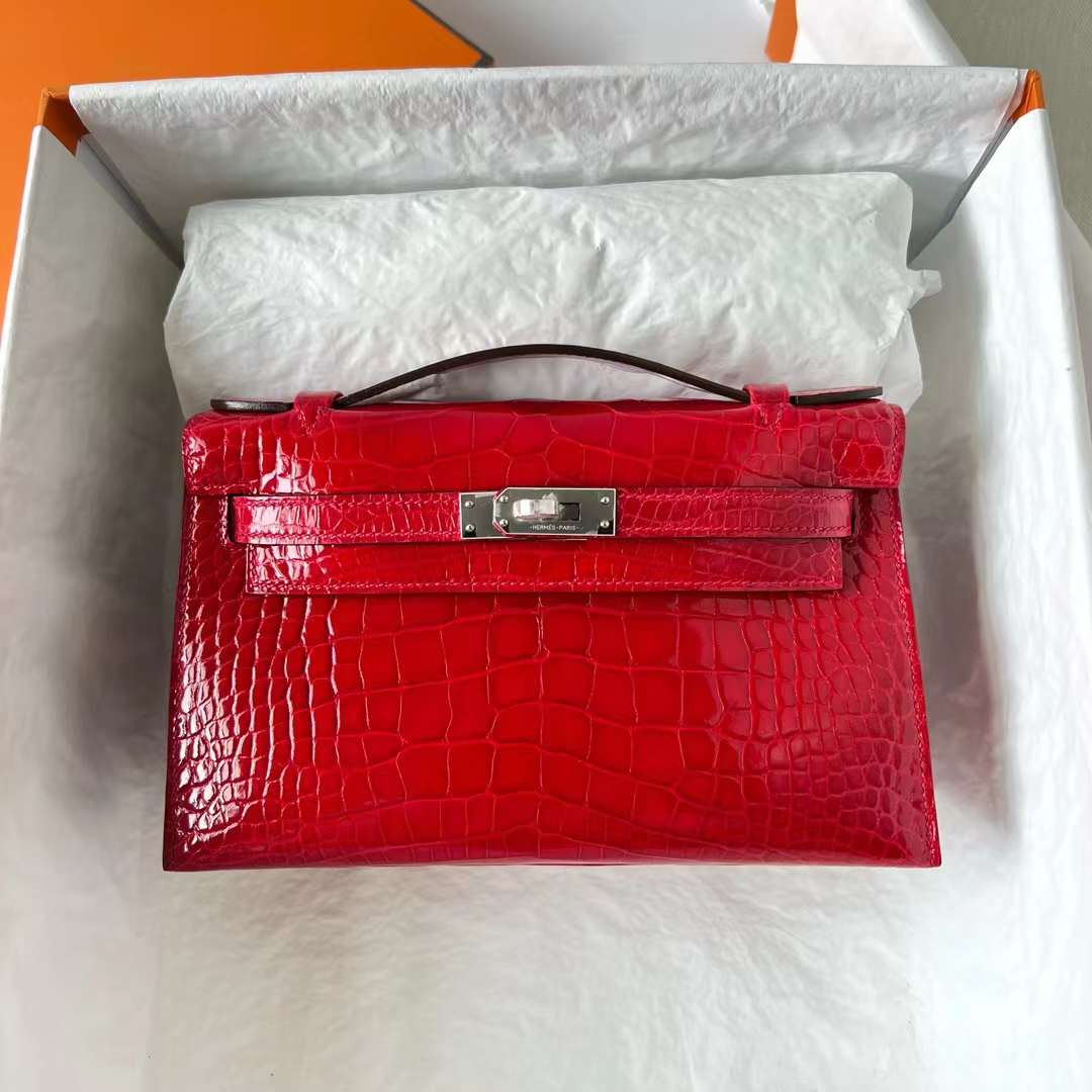 Hermès（爱马仕）Mini Kelly Pochette 亮面美洲鳄鱼皮 Ck95 法拉利红 Braise 银扣 22cm 全手工蜡线缝 Phw