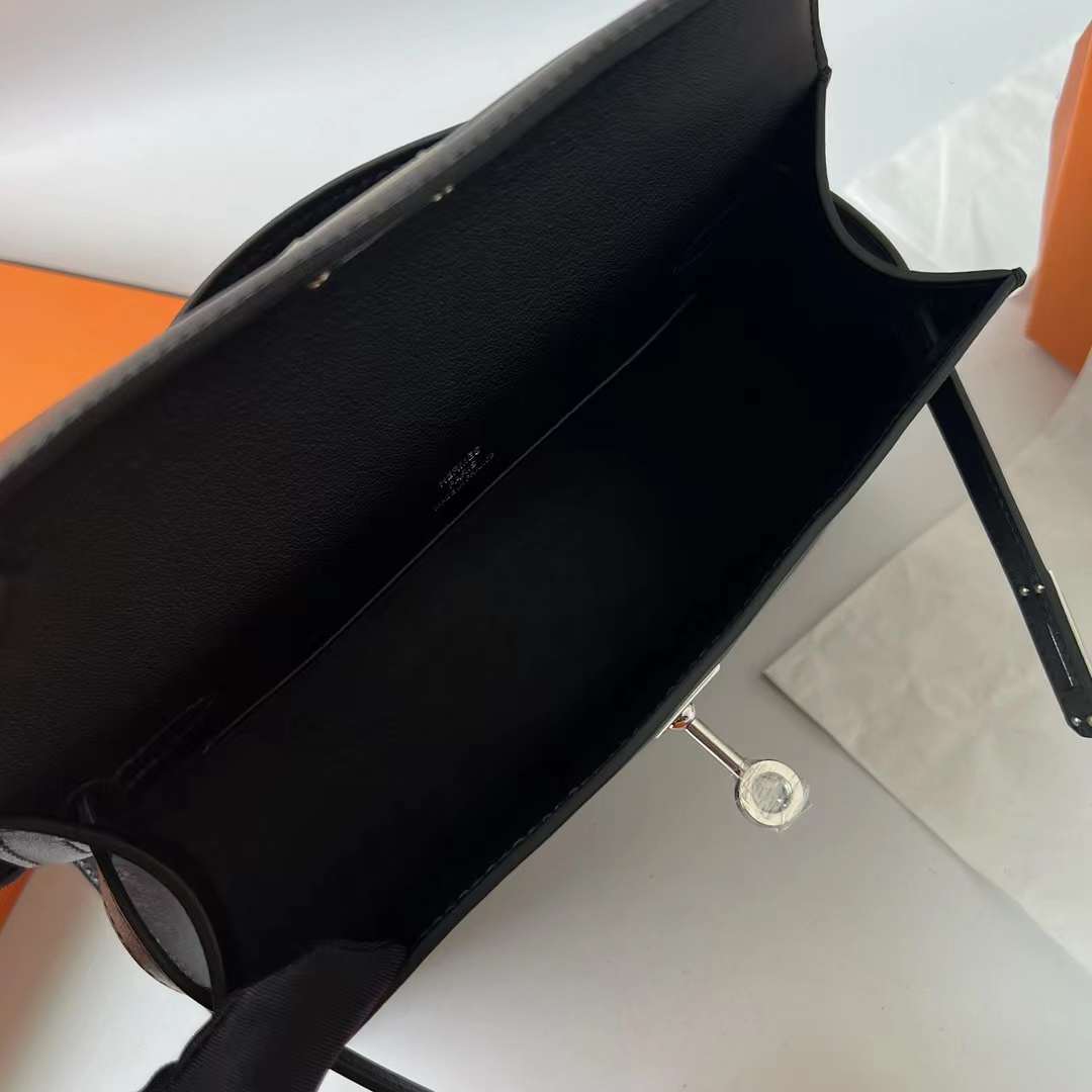 Hermès（爱马仕）Mini Kelly Pochette Swift Ck89 黑色 银扣 22cm 全手工蜡线缝 Phw
