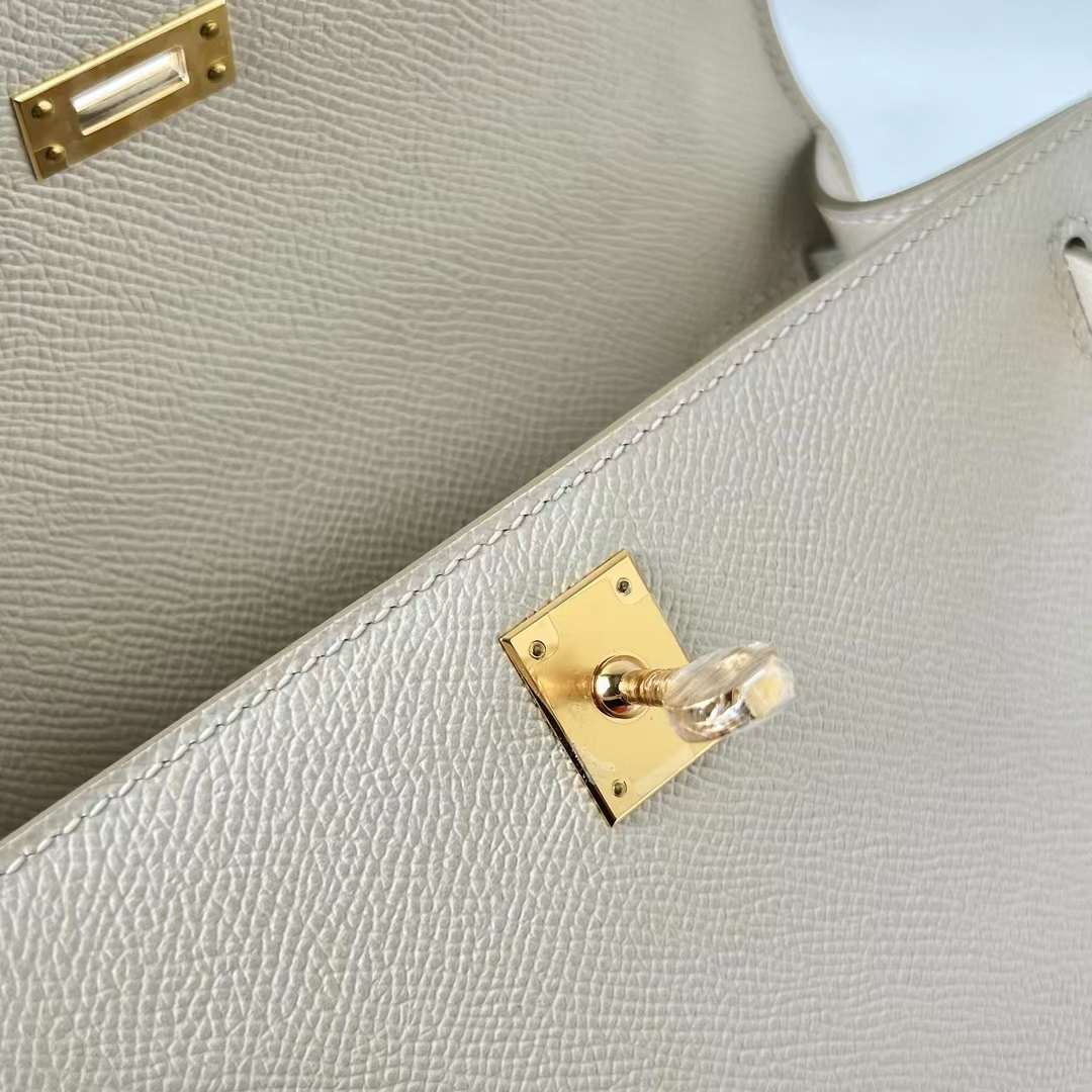 Hermès（爱马仕）Mini Kelly Pochette Epsom Ck10 奶昔白 金扣 22cm 全手工蜡线缝 Ghw