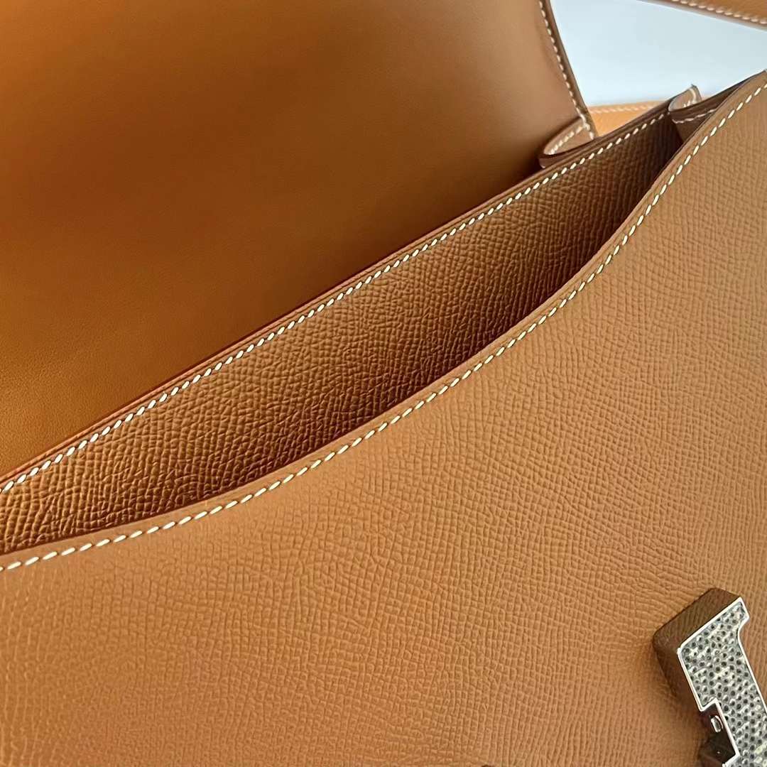 Hermès（爱马仕）Constance 空姐包 Epsom Ck37 金棕色 拼 自然色蜥蜴扣 银扣 24cm 全手工蜡线缝 Phw