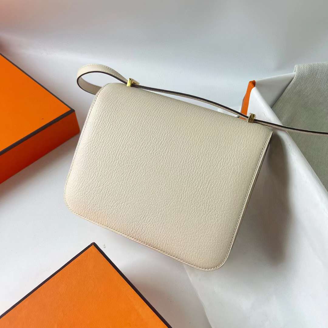 Hermès（爱马仕）Constance 空姐包 镜子款 Chever 山羊皮 i2 奶油白 金扣 18cm 全手工蜡线缝 Ghw