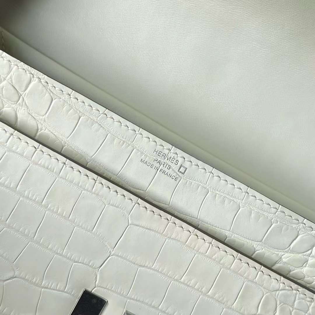 Hermès（爱马仕）Verrou 机枪包 雾面美洲鳄鱼皮 8L 奶油白 银扣 21cm 全手工蜡线缝 Phw