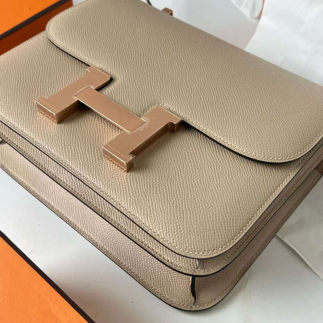 Hermès（爱马仕）Constance 空姐包 Epsom S3 风衣灰 内拼 杏色 玫瑰金扣 24cm 全手工蜡线缝 RGhw