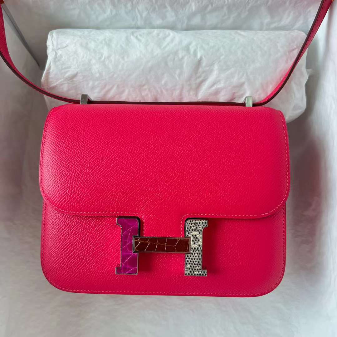 Hermès（爱马仕）Constance 空姐包 Epsom i6 极致粉 蜥蜴鳄鱼扣 19cm 全手工蜡线缝 Phw