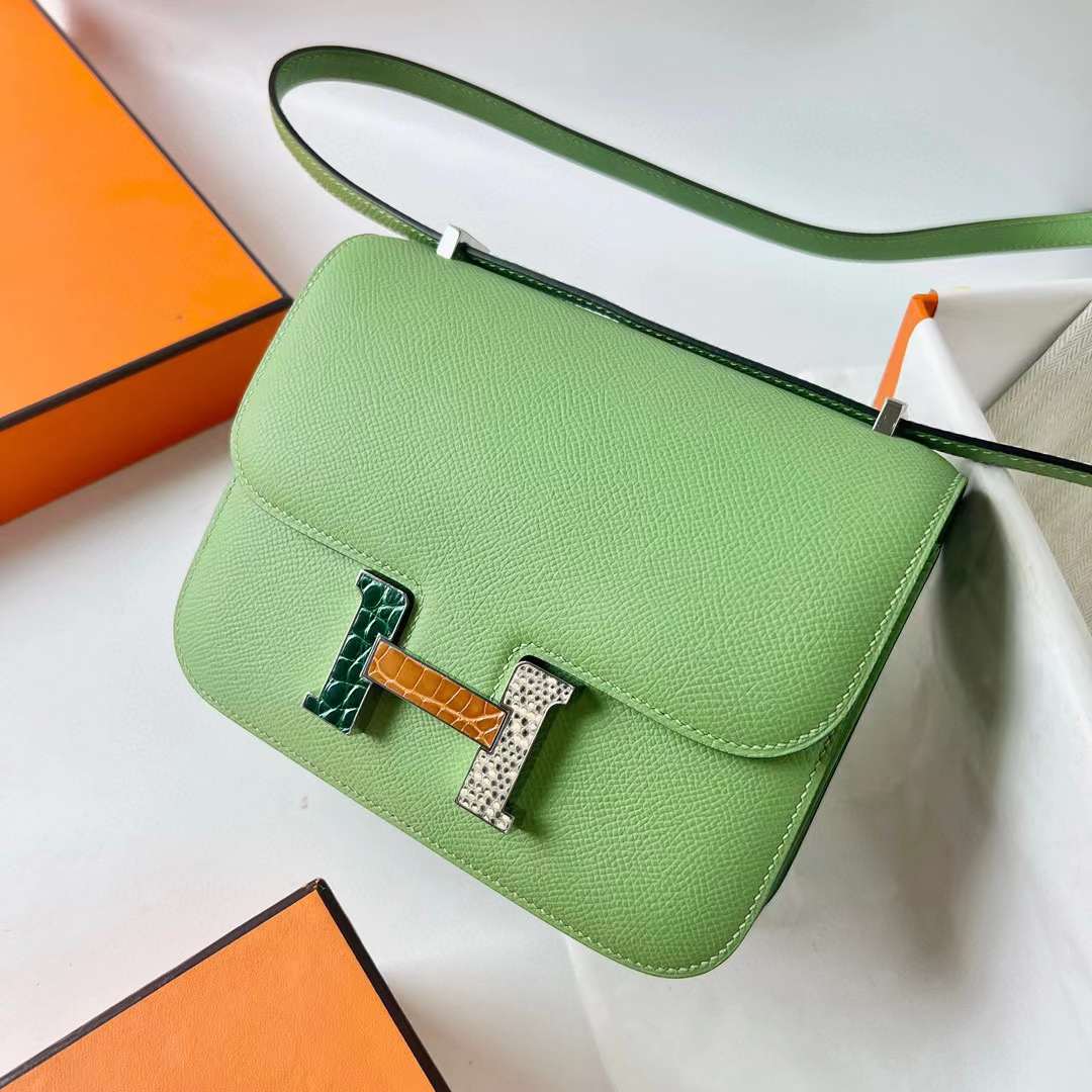 Hermès（爱马仕）Constance 空姐包 Epsom i3 牛油果绿 蜥蜴鳄鱼扣 19cm 全手工蜡线缝 Phw