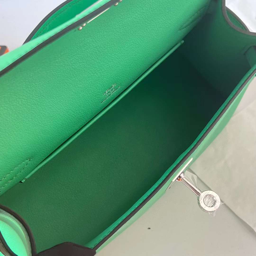 Hermès（爱马仕）Mini Kelly Pochette Swift 0Z 漫画绿 银扣 22cm 全手工蜡线缝 Phw
