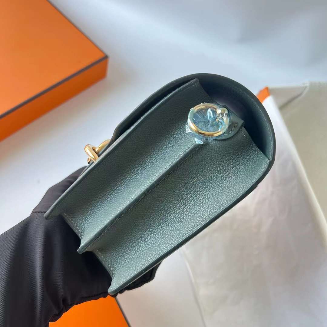 Hermès（爱马仕）Roulis 猪鼻子 Evercolor CC63 杏绿色 金扣 18cm 全手工蜡线缝 Ghw