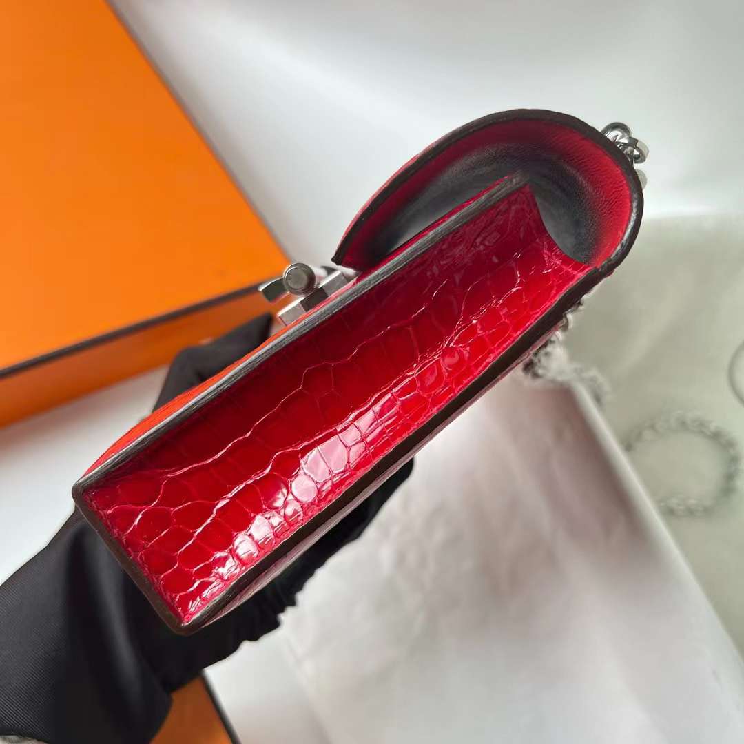 Hermès（爱马仕）Verrou 机枪包 亮面美洲鳄鱼皮 Ck95 法拉利红 银扣 17.5cm 全手工蜡线缝 Phw