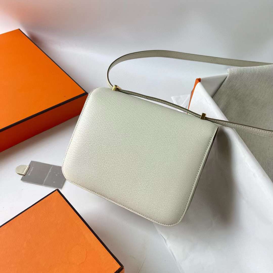Hermès（爱马仕）Constance 空姐包 镜子款 Chever 进口山羊皮 0T 蘑菇白 内拼 4B 饼干色 金扣 18cm 全手工蜡线缝 Ghw