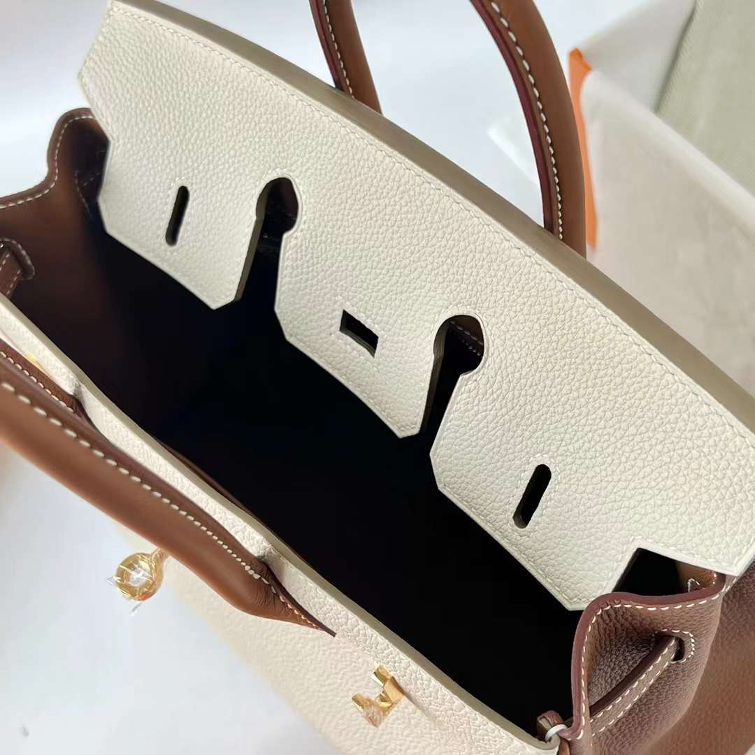 Hermès（爱马仕）Birkin 铂金包 Togo皮 顶级小牛皮 Ck10 奶昔白 拼 Ck37 金棕色 金扣 25cm 全手工蜡线缝 Ghw