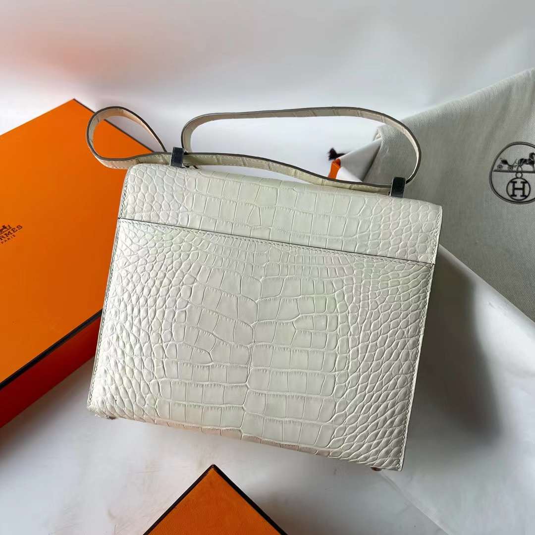Hermès（爱马仕）Verrou 机枪包 雾面美洲鳄鱼皮 8L 奶油白 银扣 21cm 全手工蜡线缝 Phw