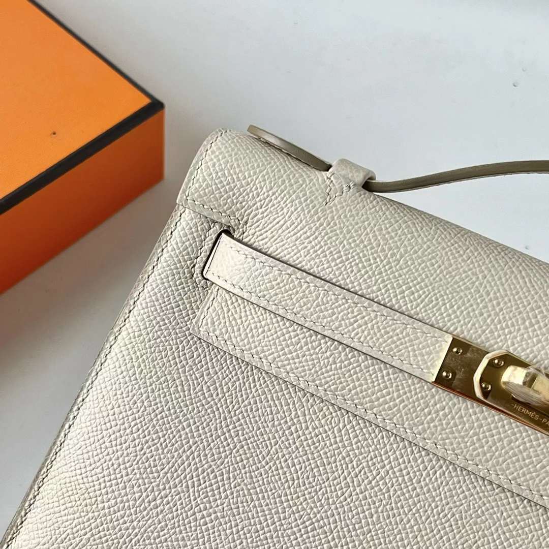 Hermès（爱马仕）Mini Kelly Pochette Epsom Ck10 奶昔白 金扣 22cm 全手工蜡线缝 Ghw