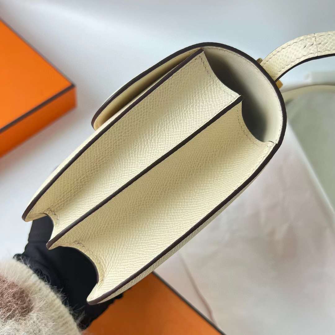 Hermès（爱马仕）Constance 空姐包 Epsom Ck10 奶昔白 Craie 金扣 19cm 全手工蜡线缝 Ghw