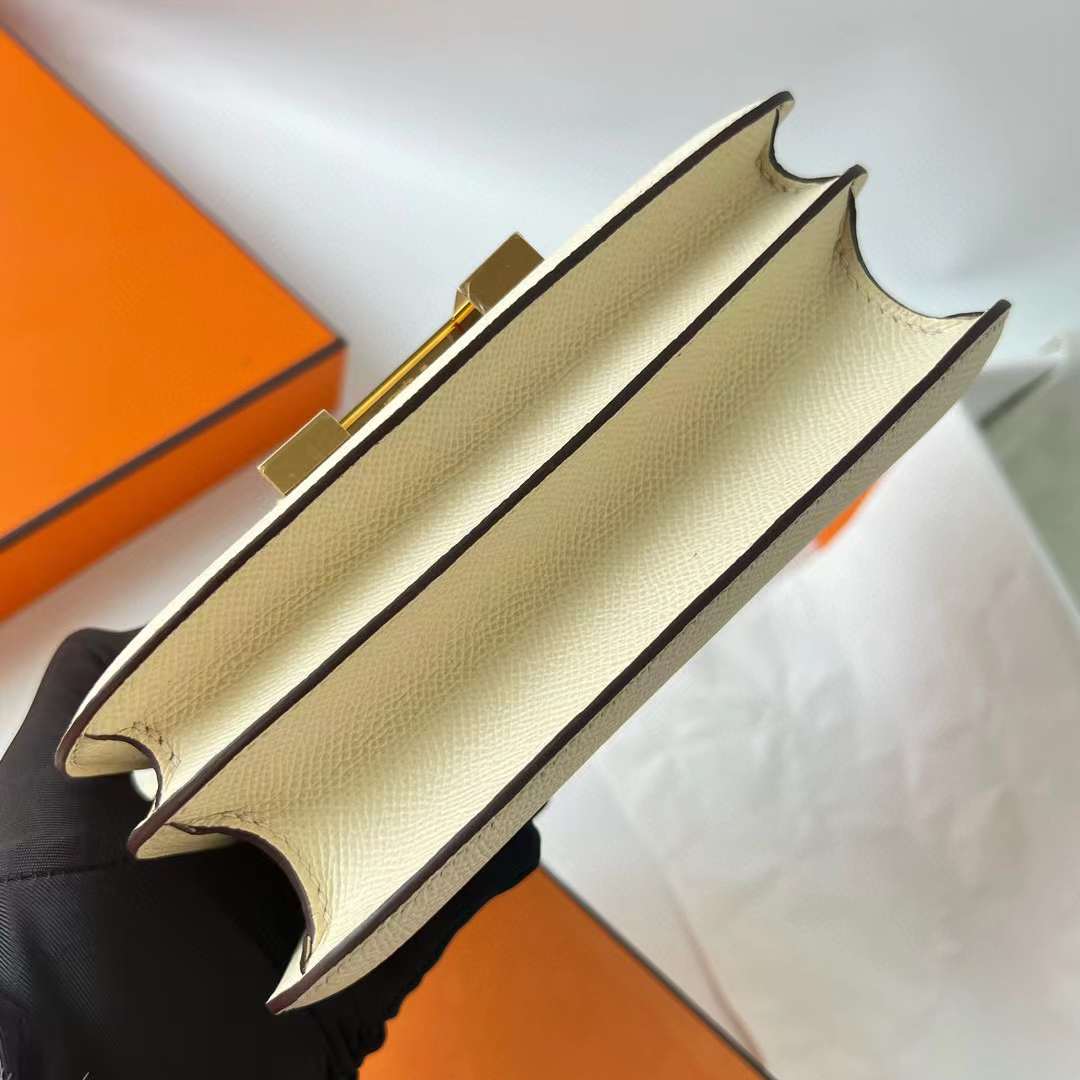 Hermès（爱马仕）Constance 空姐包 Epsom Ck10 奶昔白 Craie 金扣 19cm 全手工蜡线缝 Ghw