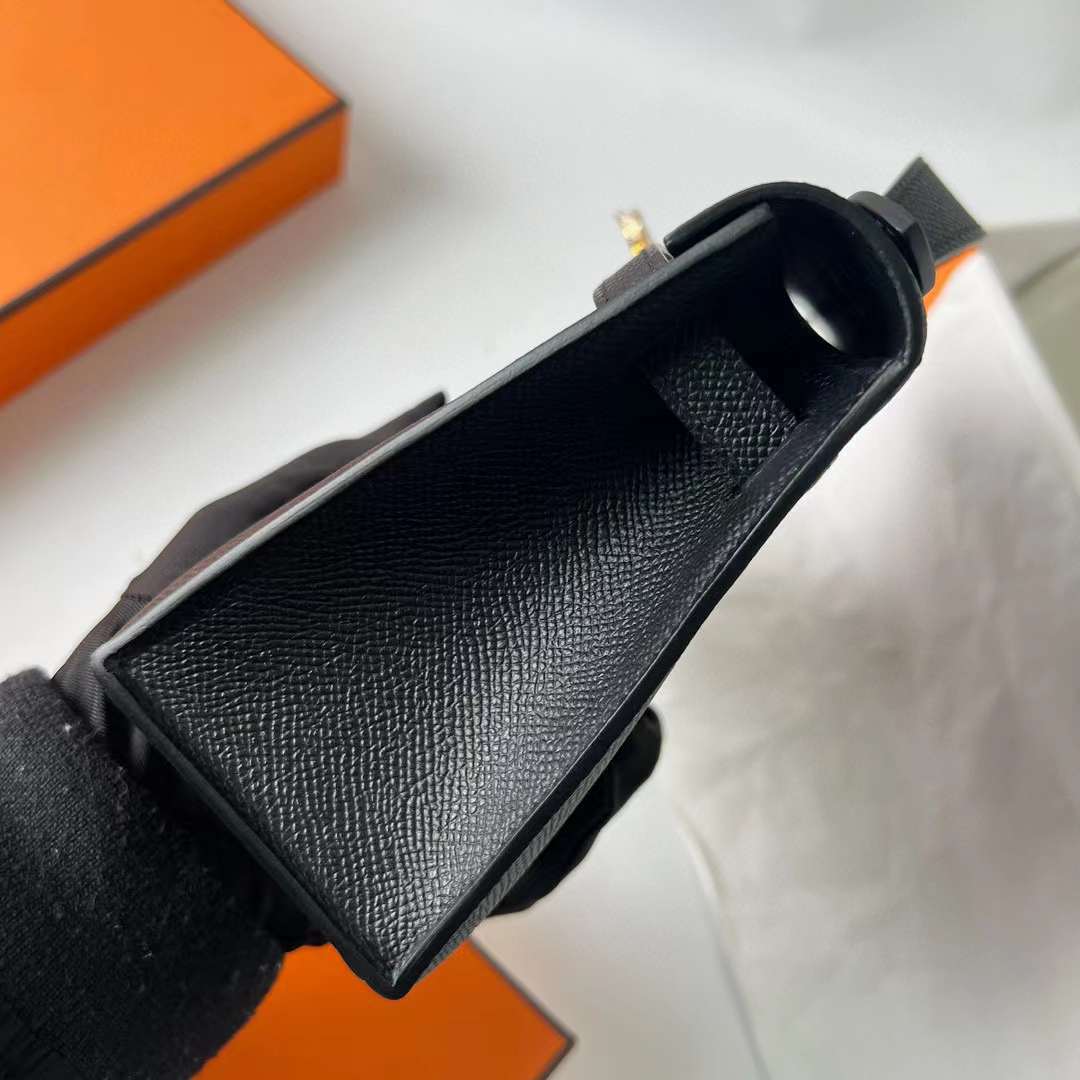 Hermès（爱马仕）Mini Kelly Pochette Epsom Ck89 黑色 金扣 22cm 全手工蜡线缝 Ghw