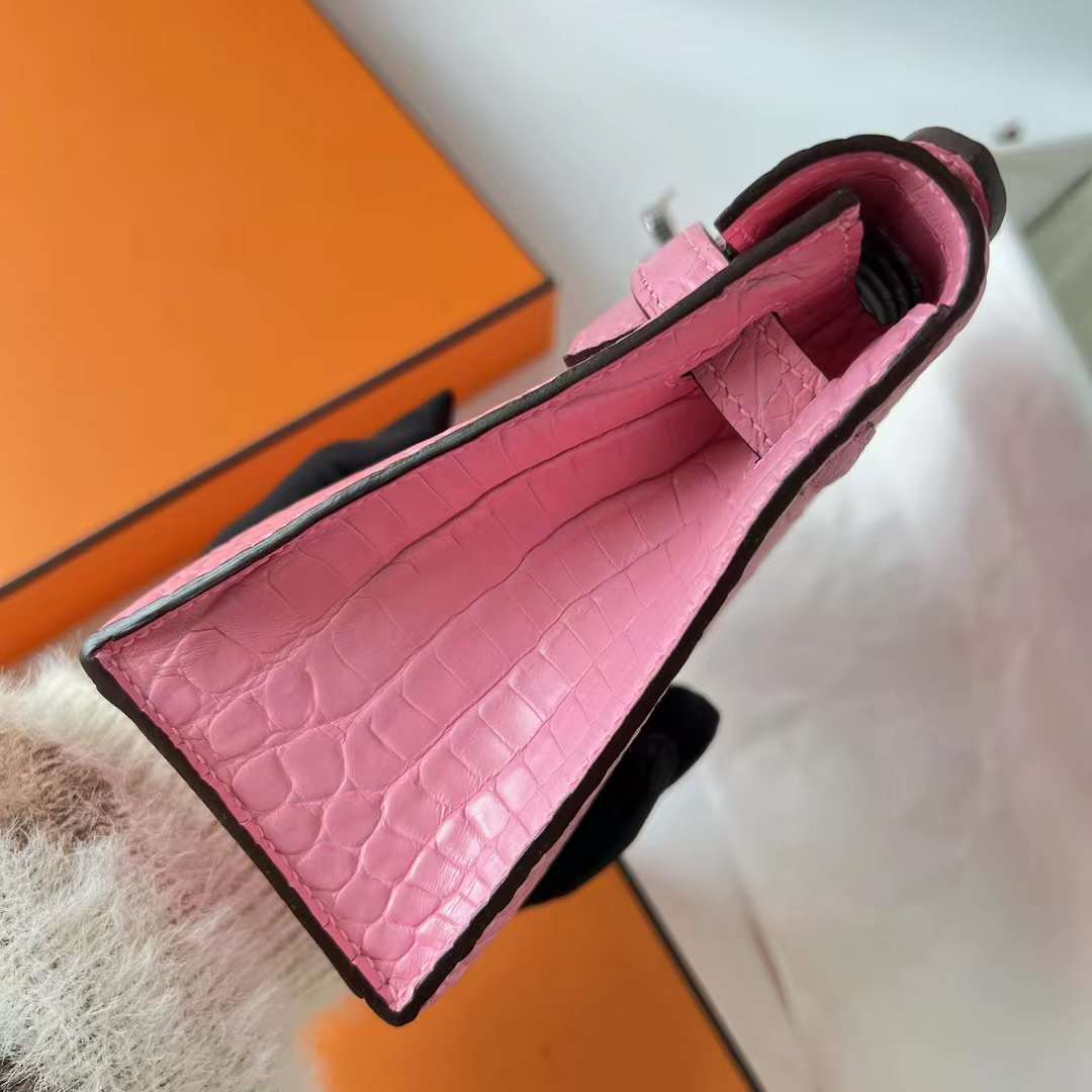 Hermès（爱马仕）Mini Kelly Pochette 雾面美洲鳄鱼皮 5P 樱花粉 银扣 22cm 全手工蜡线缝 Phw