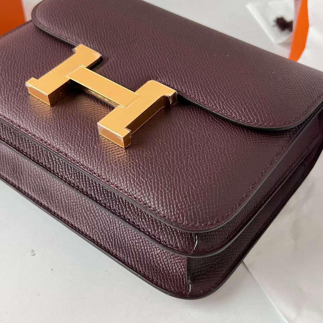 Hermès（爱马仕）Constance 空姐包 Epsom 0G 马鞍红 金扣 19cm 全手工蜡线缝 ghw